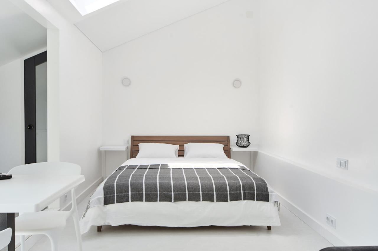 White Door Apartments Mansard Heart Of Odessa 2 Экстерьер фото