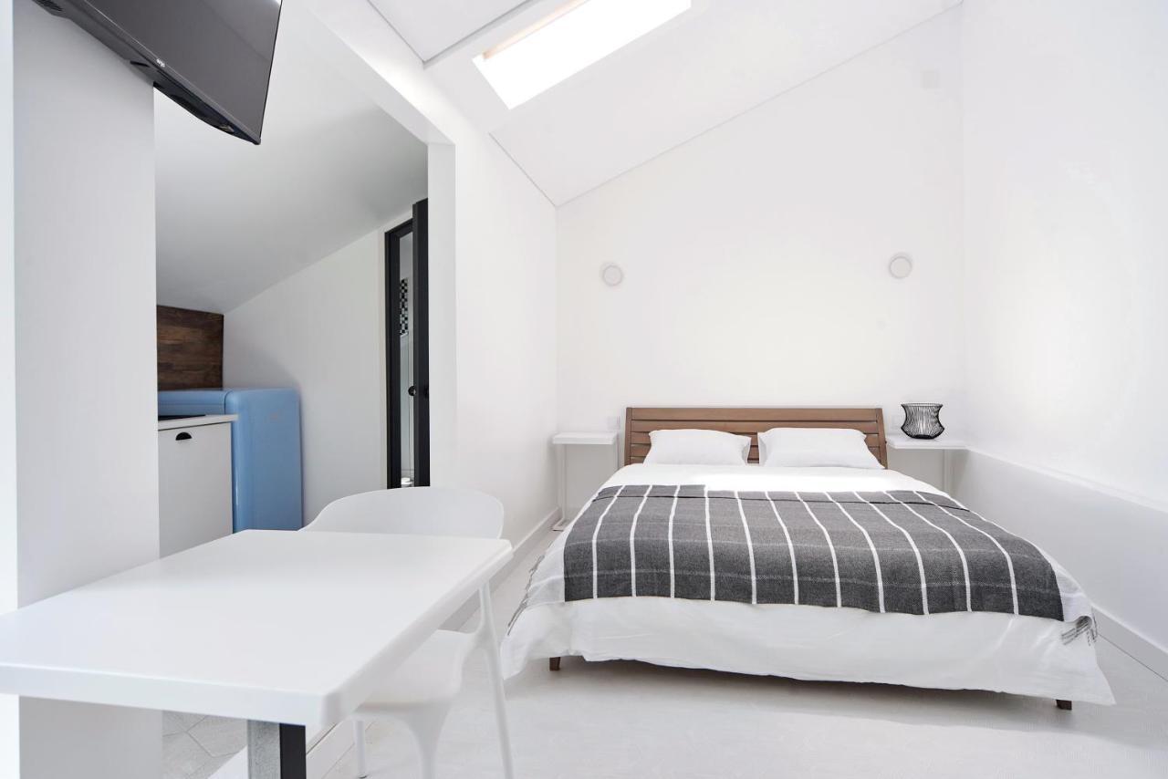White Door Apartments Mansard Heart Of Odessa 2 Экстерьер фото
