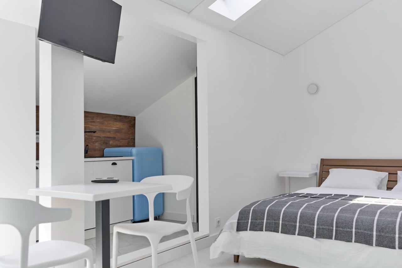 White Door Apartments Mansard Heart Of Odessa 2 Экстерьер фото