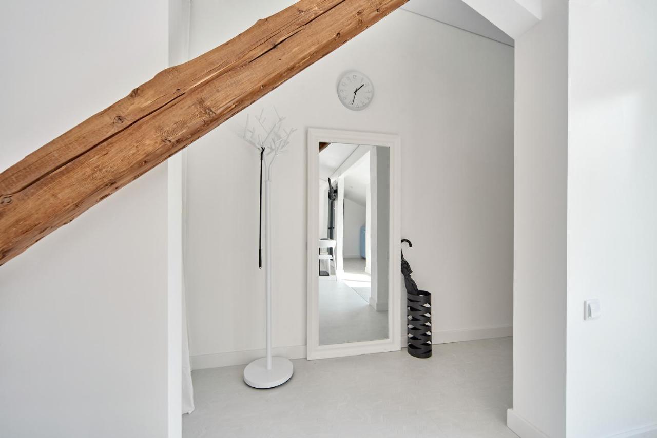 White Door Apartments Mansard Heart Of Odessa 2 Экстерьер фото