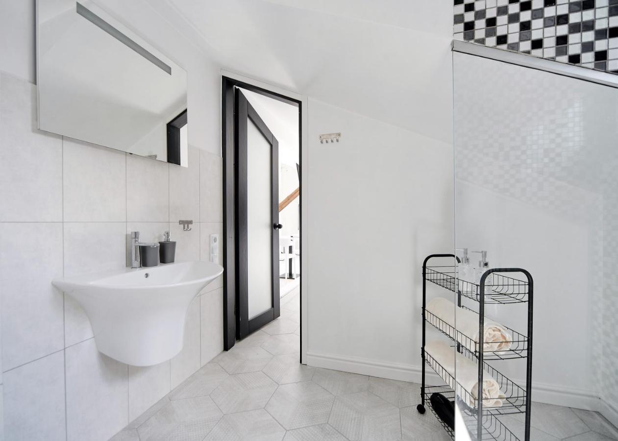 White Door Apartments Mansard Heart Of Odessa 2 Экстерьер фото