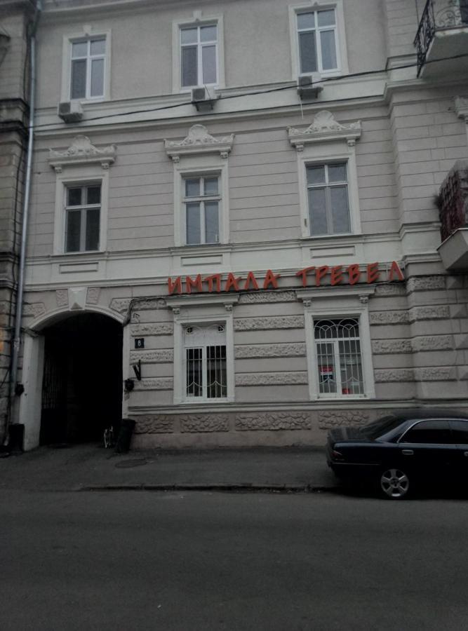 White Door Apartments Mansard Heart Of Odessa 2 Экстерьер фото